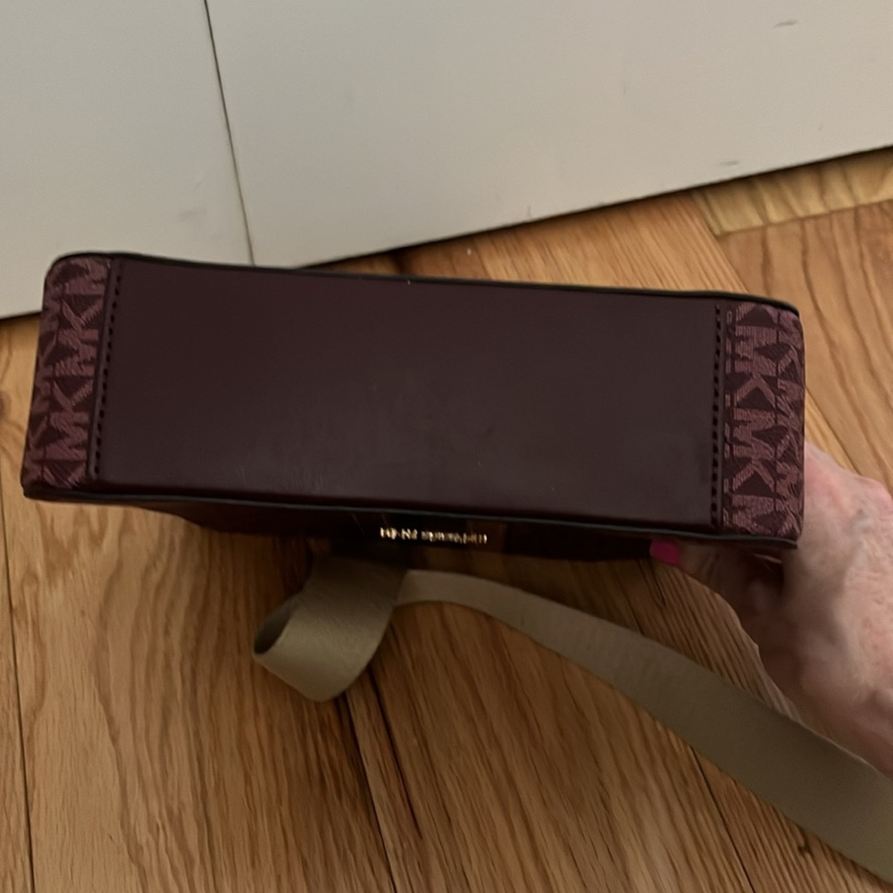 Michael Kors Burgundy and Beige Signature Crossbody Bag NWOT - Picture 10 of 16